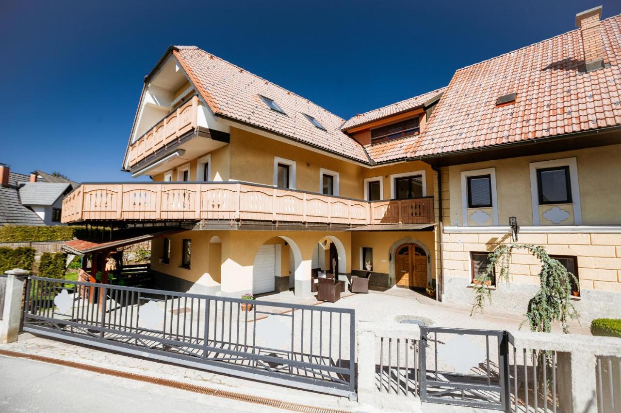 Mama Mia Apartments Radovljica Esterno foto